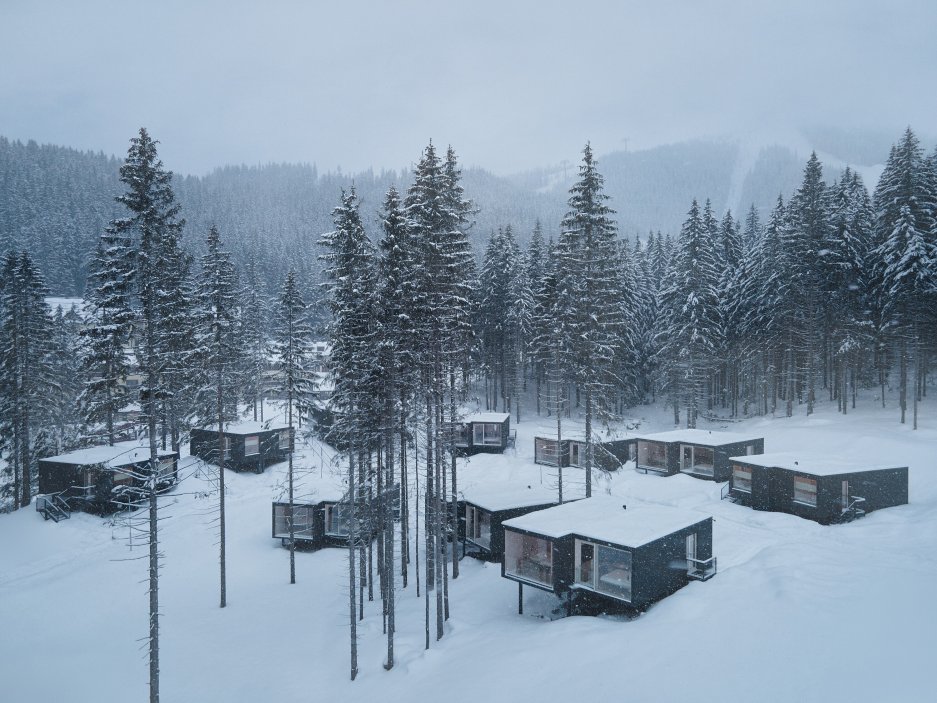 "Klášter apartmánů" tak popisují svůj projekt architekti ze studia Ark Shelter pro hotel v Nízkých Tatrách.
