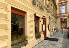 Klidné zákoutí Starého Města, kde historie potkává současnost