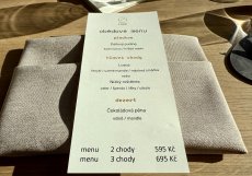 Obědové menu – tříchodová nabídka od 695 Kč ukazuje moderní pojetí sezónních surovin