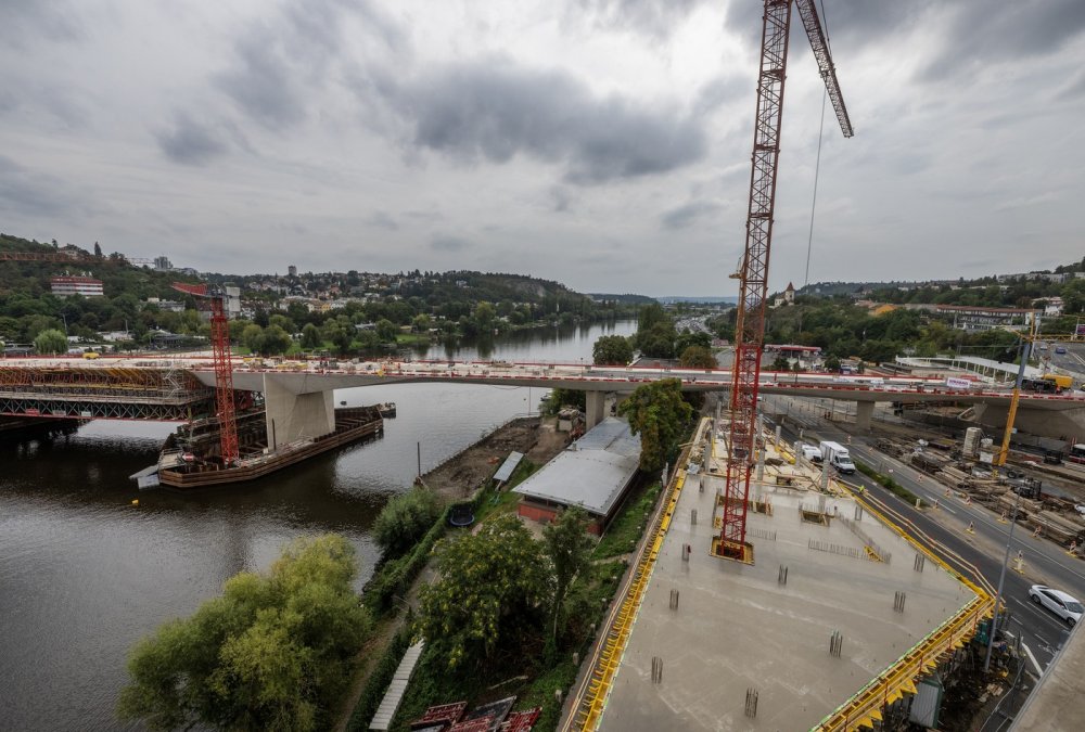 Výstavba Dvoreckého mostu
