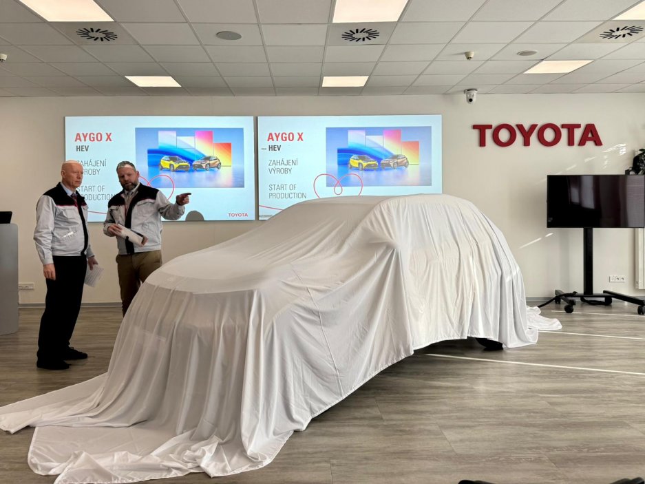 Aygo X Hybrid ukazuje budoucnost městských aut. Malé, mrštné, ekologické a levné.