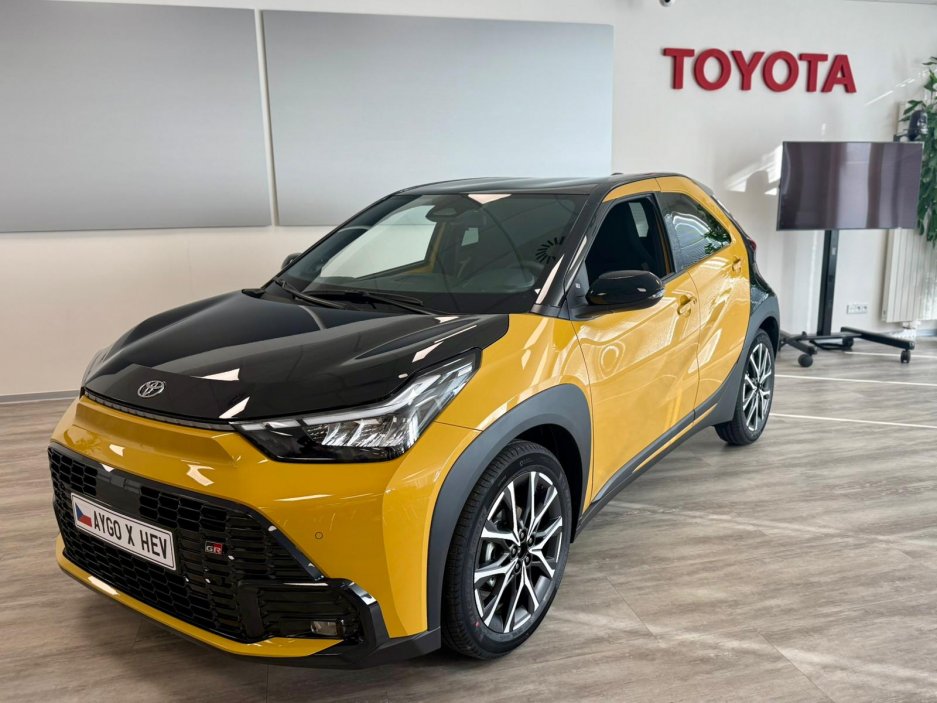 Aygo X Hybrid ukazuje budoucnost městských aut. Malé, mrštné, ekologické a levné.