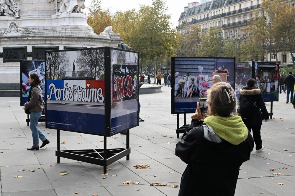 Francie si připomíná 10. výročí od teroristického útoku v hudebním klubu Bataclan, při němž bylo zabito 70 mladých lidí.