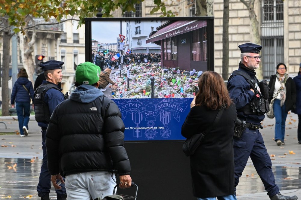 Francie si připomíná 10. výročí od teroristického útoku v hudebním klubu Bataclan, při němž bylo zabito 70 mladých lidí.