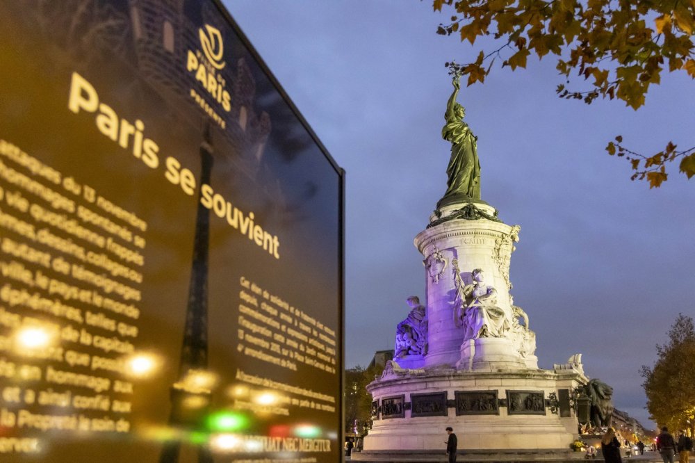 Francie si připomíná 10. výročí od teroristického útoku v hudebním klubu Bataclan, při němž bylo zabito 70 mladých lidí.