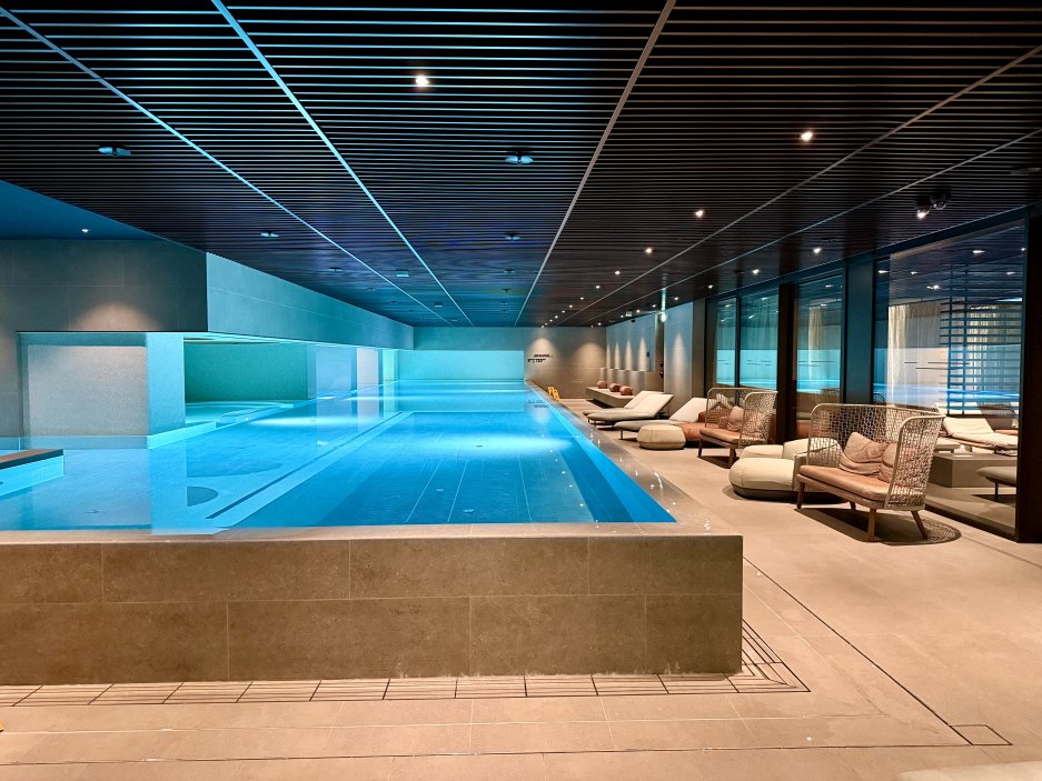 Vnitřní bazén a wellness zóna