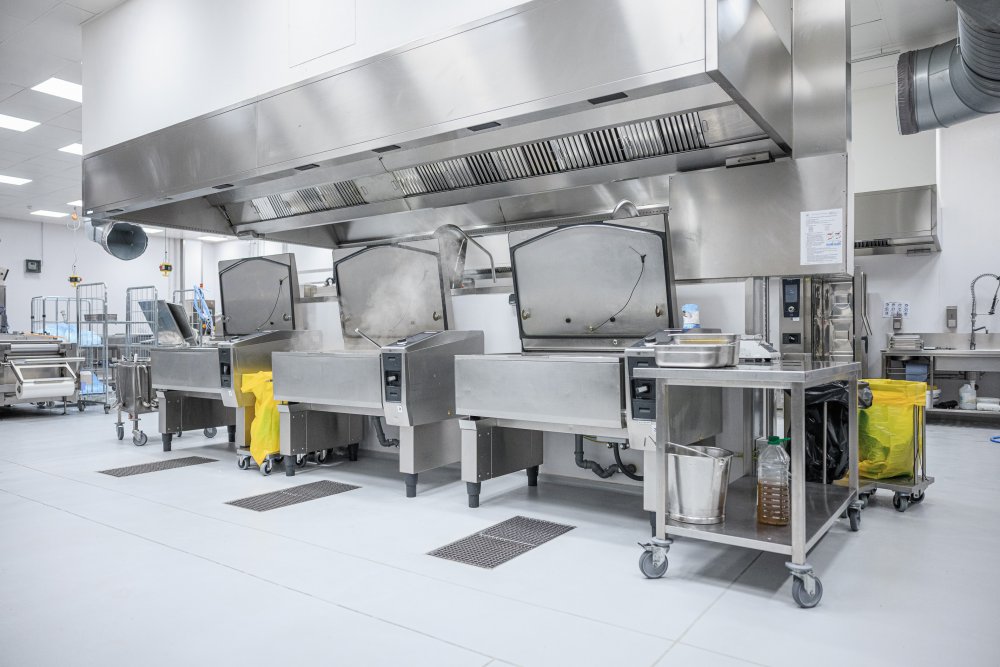 Všechna jídla se připravují v gastronomickém centru Chef Tech Center v Jažlovicích u Prahy