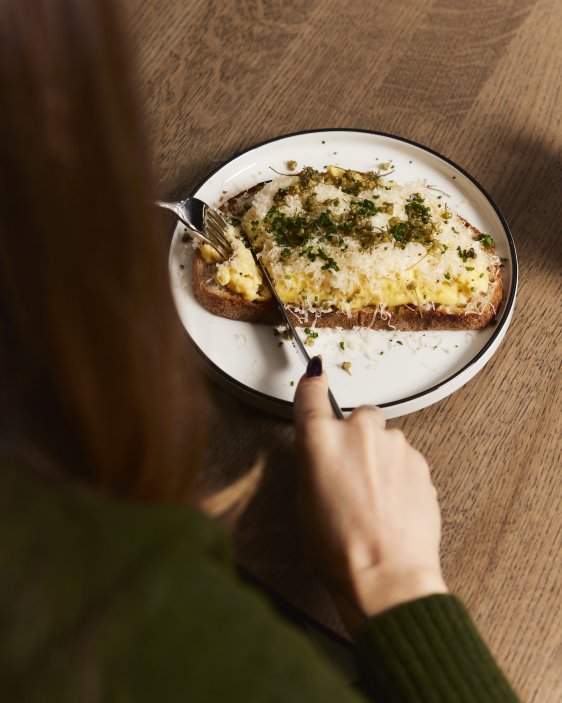 V Libni otevírá nové KRO, na 600 metrech propojuje kavárnu, pekárnu, bistro s rotisserií, restauraci i lahůdkářství