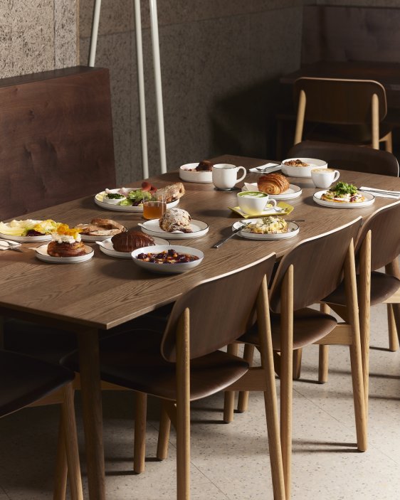 V Libni otevírá nové KRO, na 600 metrech propojuje kavárnu, pekárnu, bistro s rotisserií, restauraci i lahůdkářství