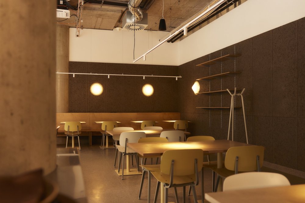 V Libni otevírá nové KRO, na 600 metrech propojuje kavárnu, pekárnu, bistro s rotisserií, restauraci i lahůdkářství
