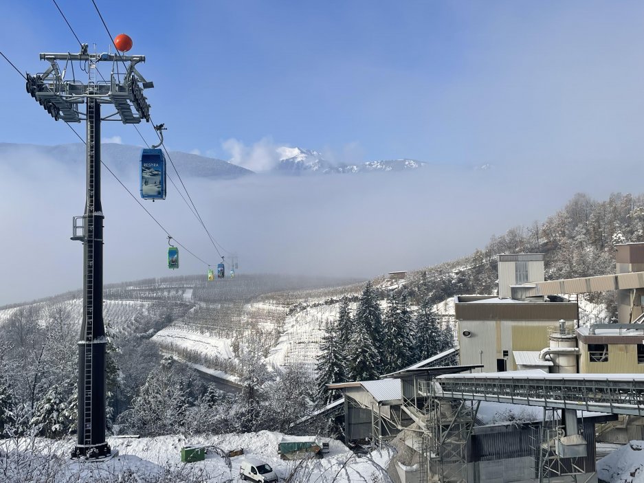 Unikátní jablečná lanovka v Dolomitech