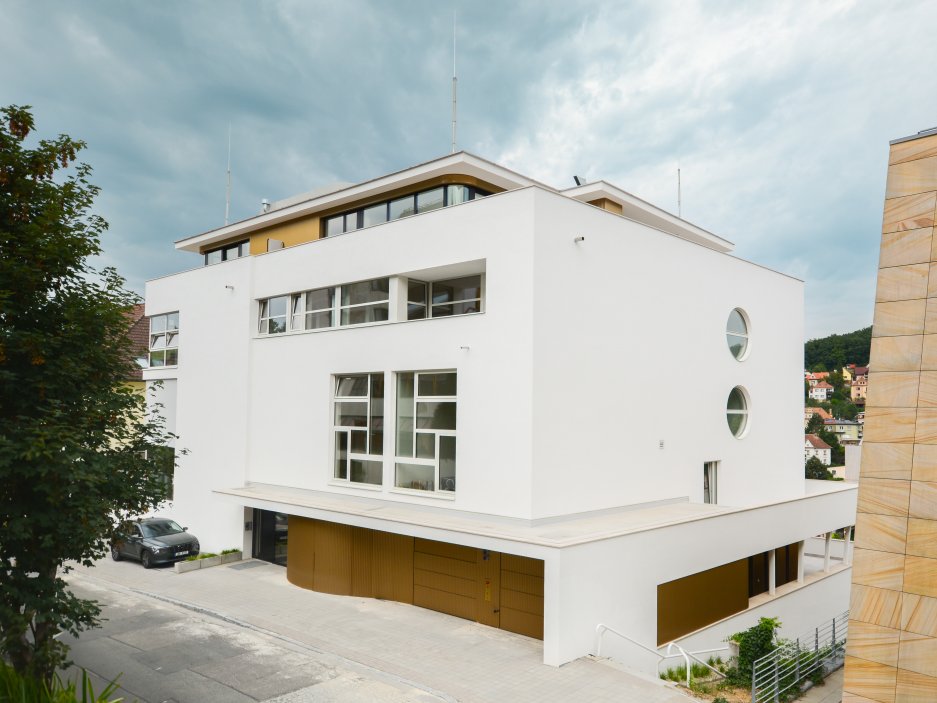 Ve Zlíně je téměř všechno památkově chráněno. A přesto existuje prostor pro novou architekturu. „Chceme, aby bylo na první pohled jasné, co je původní a co současné,“ vysvětlují architekti Pavel Šánek a Markéta Zvonková z ateliéru Semela Architetcs.