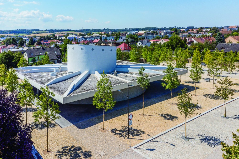 Zvláštní cena poroty: Obřadní síň Vysoké Mýto Lokalita: Vysoké Mýto Developer: město Vysoké Mýto Architekt / architekt interiéru: hl. arch. prof. Mgr. Akad. arch. Roman Brychta, arch. zeleně Ing. Zdeněk Sendler