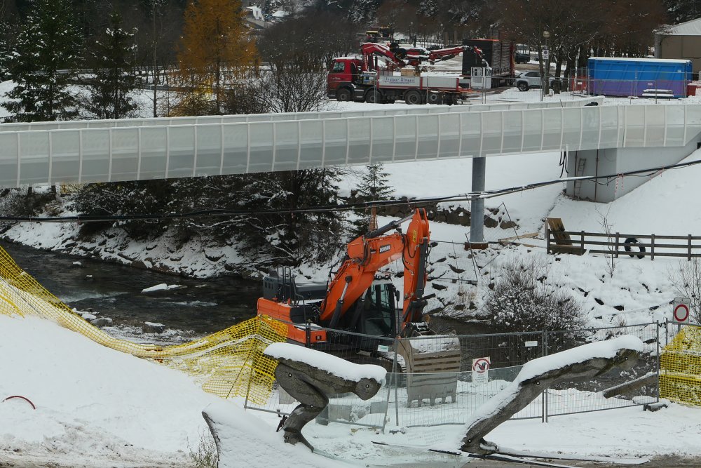 Stavební práce v areálu skokanských můstků
