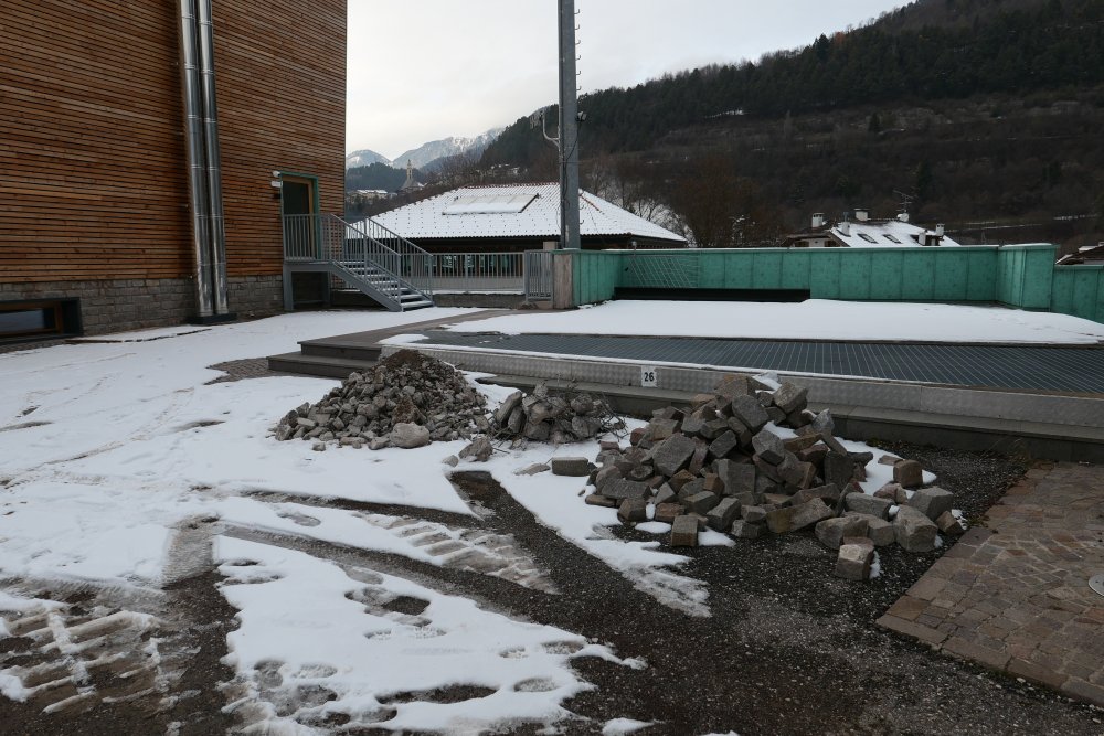 Areál severského lyžování ve Val di Fiemme dva měsíce před zahájením Zimních olympijských her