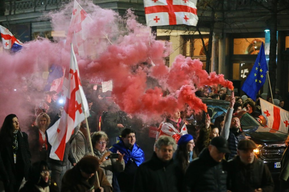 Tisíce lidí opět demonstrovaly v Tbilisi