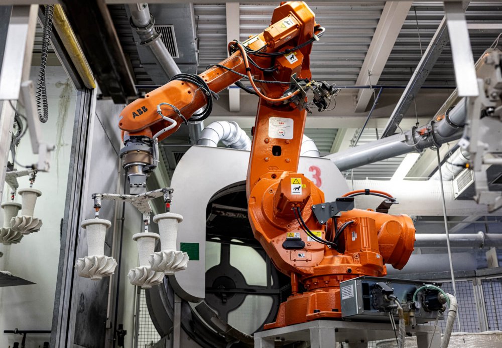 Ve Velké Bíteši využívají například roboty ABB.