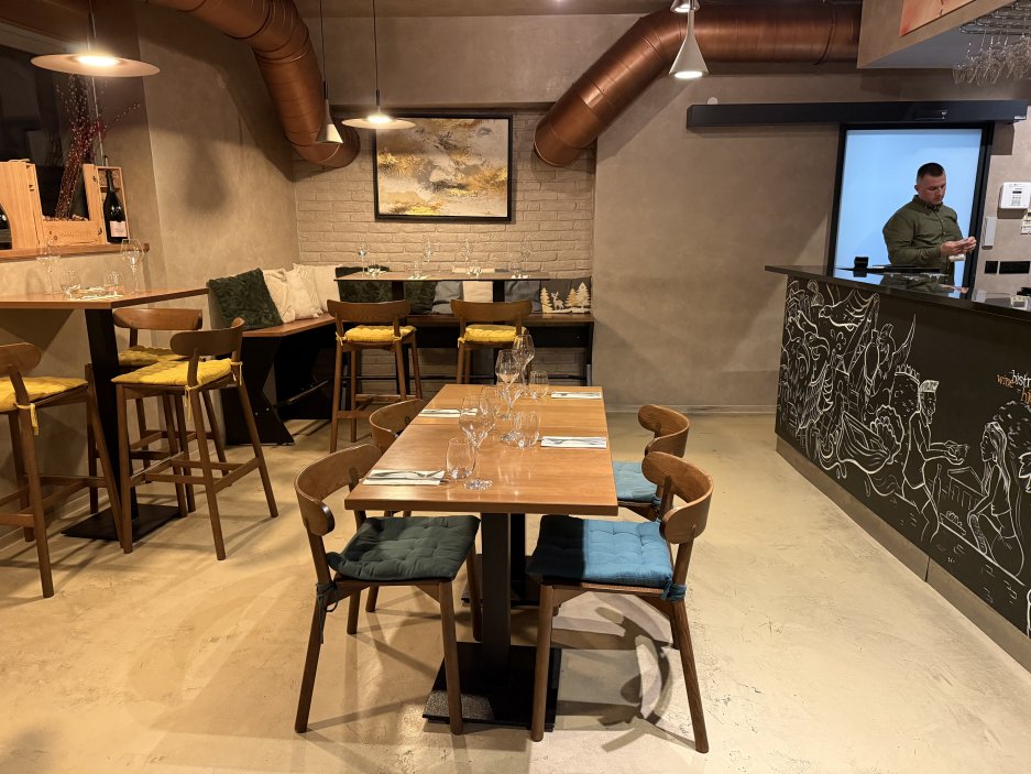 Interiér restaurace – hlavní místnost