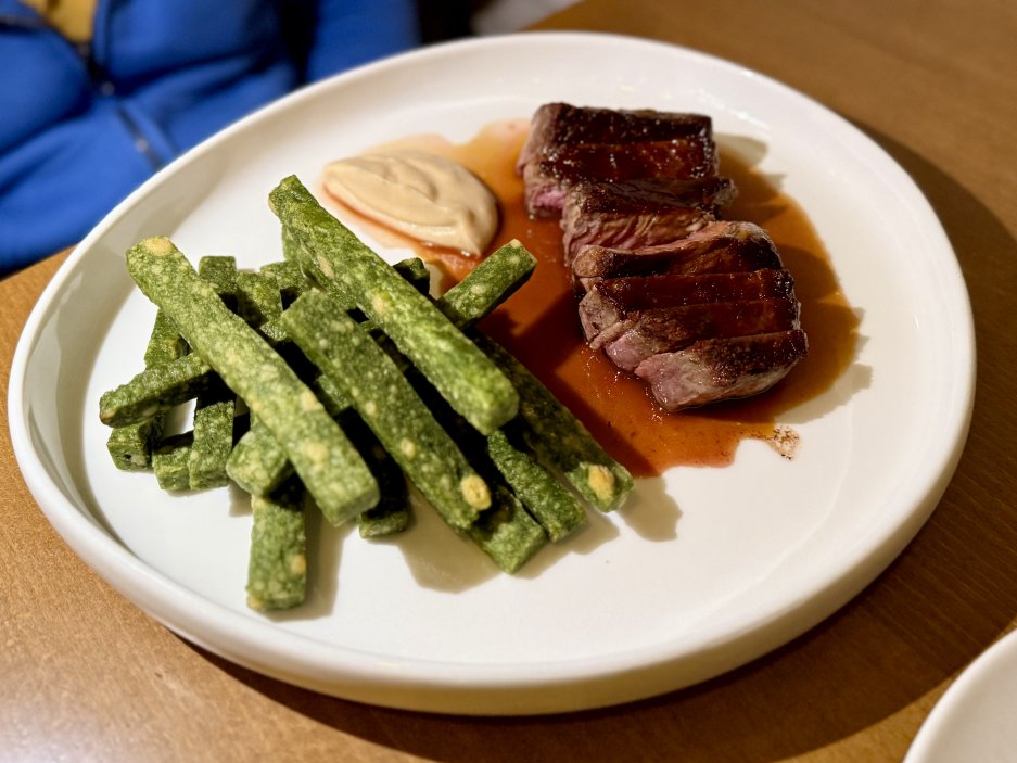 Hovězí steak se zeleninovými hranolkami – dětská porce
