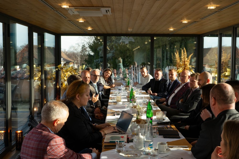 Na závěrečném setkání Realitního Clubu v roce 2025 se v restauraci Lví dvůr diskutovalo o tom, kam se český realitní trh v roce 2026 posune 