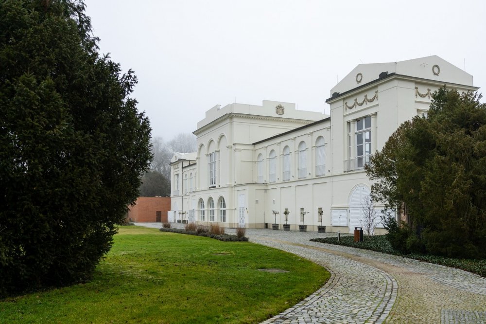V restauraci Essens v Hlohovci u Břeclavi, kde si v elegantním prostředí pochutnáte na moderních pokrmech z regionálních a sezónních surovin.