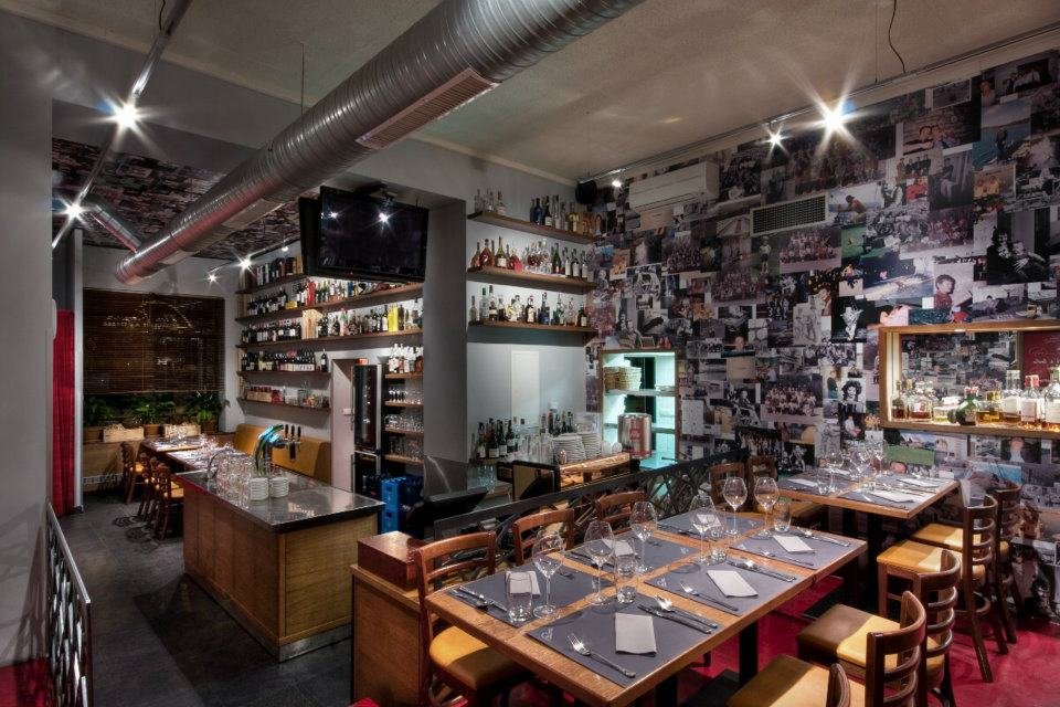 Jakmile vstoupíte, necháte město za dveřmi. Tato velmi atraktivní restaurace se nachází v rezidenční čtvrti s výhledem na okolí, název Na kopci je velmi příhodný. 