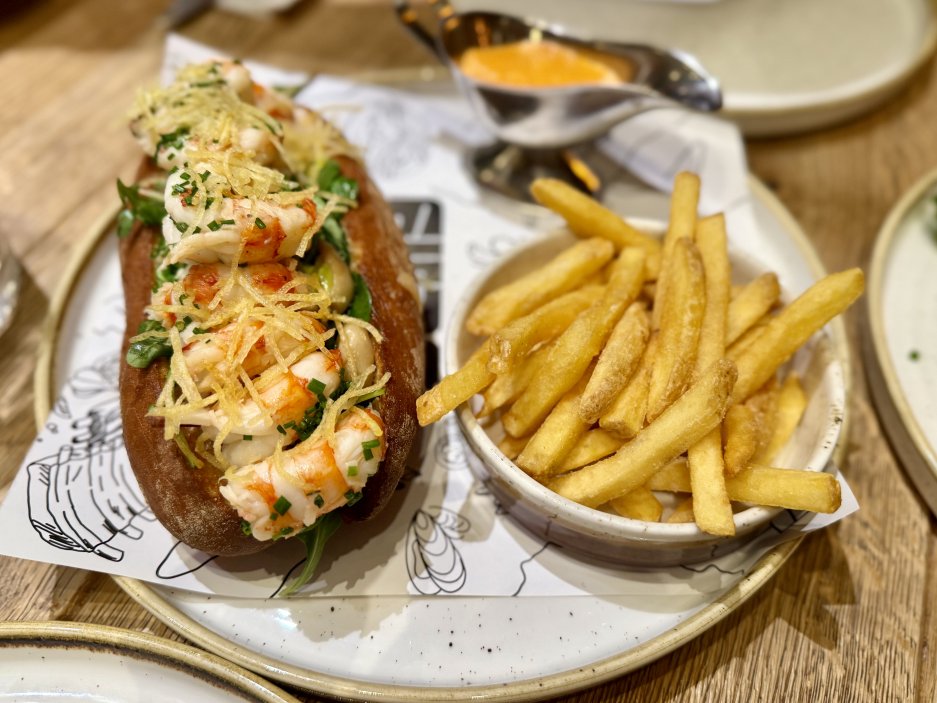 Shrimp roll s argentinskými krevetami v máslové briošce a domácími hranolky