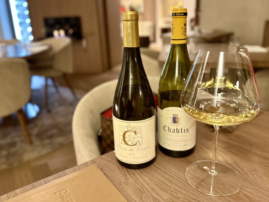 Bílé víno z Izraele a z Burgundska ke smuze královské