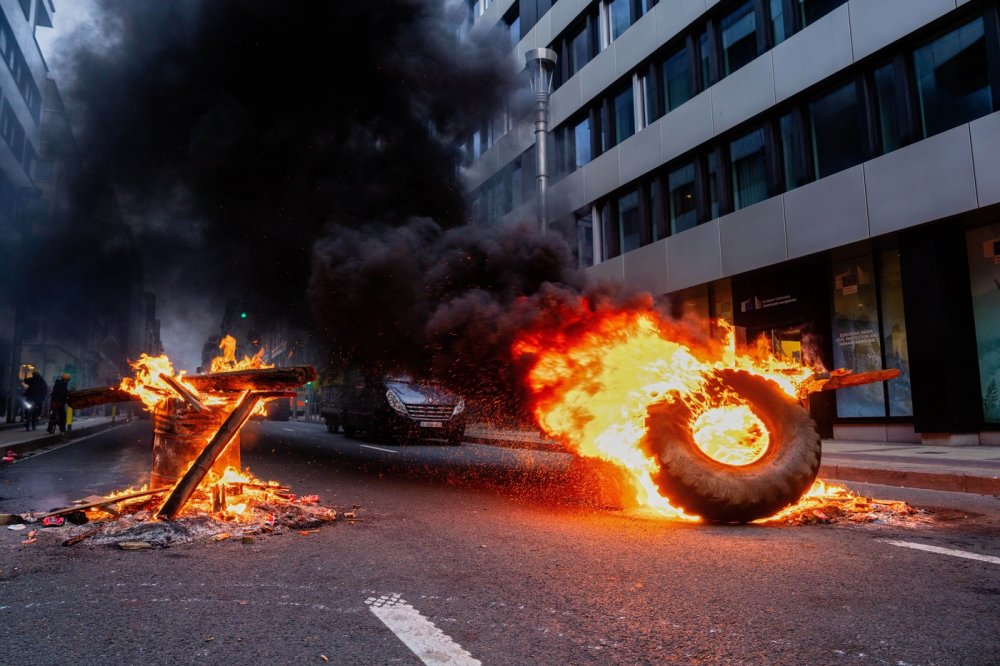 V Bruselu protestují tisíce zemědělců proti zemědělské politice EU