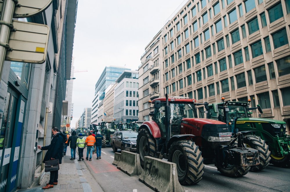 V Bruselu protestují tisíce zemědělců proti zemědělské politice EU