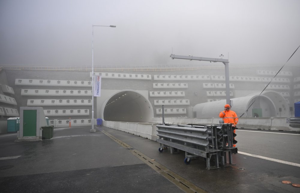 Slováci otevřeli nový klíčový úsek dálnice D1 u Žiliny, jehož součástí je také nejdelší dálniční tunel v zemi