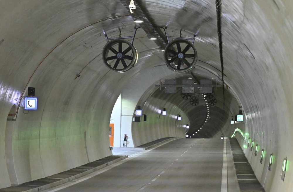 Slováci otevřeli nový klíčový úsek dálnice D1 u Žiliny, jehož součástí je také nejdelší dálniční tunel v zemi