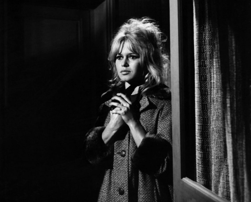 Odešla herečka, která byla globální ikonou, zářivým idolem i zosobnění francouzského stylu. Tak reagují francouzská média na dnešní úmrtí herečky Brigitte Bardotové.