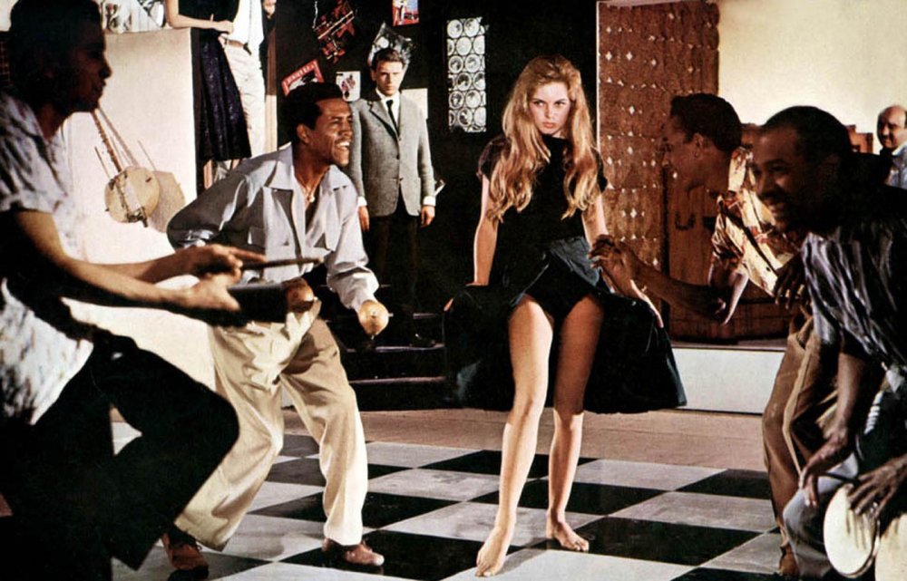 Odešla herečka, která byla globální ikonou, zářivým idolem i zosobnění francouzského stylu. Tak reagují francouzská média na dnešní úmrtí herečky Brigitte Bardotové.