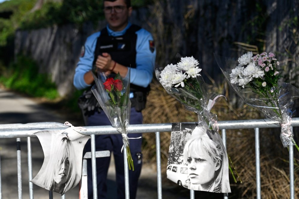 Odešla herečka, která byla globální ikonou, zářivým idolem i zosobnění francouzského stylu. Tak reagují francouzská média na dnešní úmrtí herečky Brigitte Bardotové.