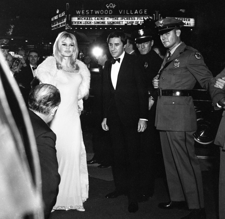 Odešla herečka, která byla globální ikonou, zářivým idolem i zosobnění francouzského stylu. Tak reagují francouzská média na dnešní úmrtí herečky Brigitte Bardotové.