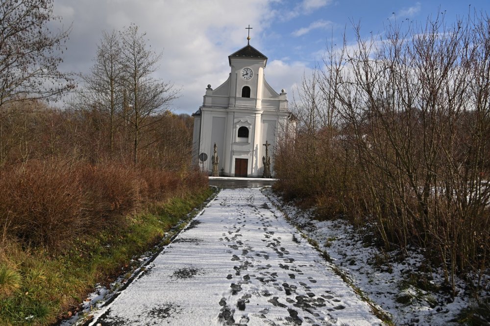 Šikmý kostel svatého Petra z Alkantary