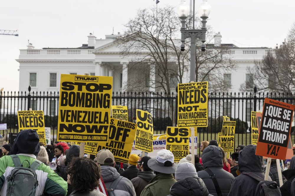 Trump zajal Madura a nevyloučil další útoky na Venezuelu