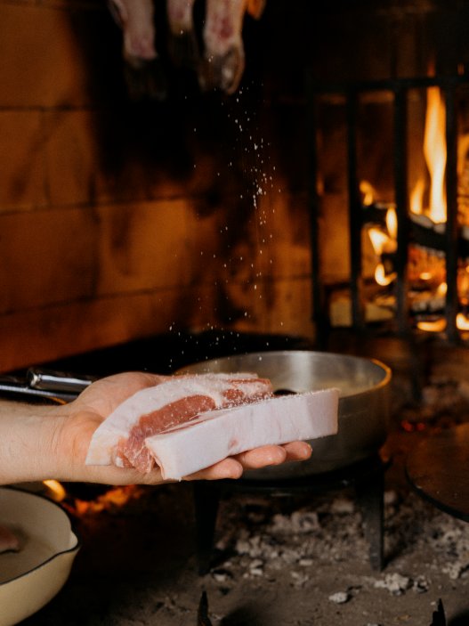  Součástí nabídky jsou klasiky jako langoše, pagáče, lokše, halušky, privarok nebo treska v majonéze. 