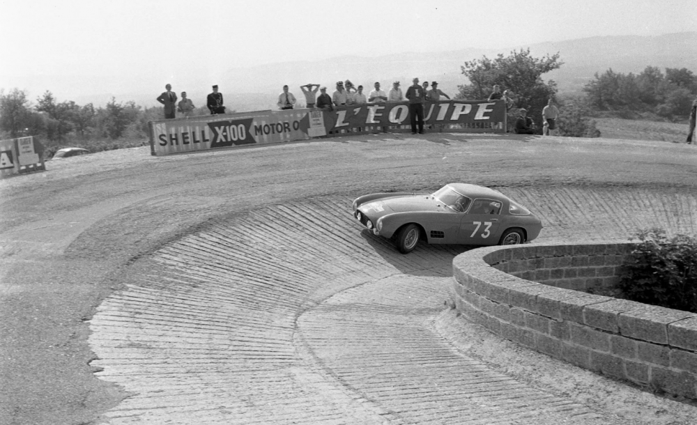 Legendární Ferrari 250 GT LWB Berlinetta jde do dražby. Cena? 11,5 milionu liber