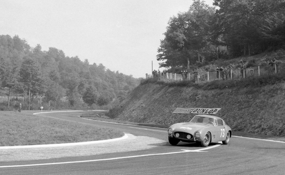 Legendární Ferrari 250 GT LWB Berlinetta jde do dražby. Cena? 11,5 milionu liber