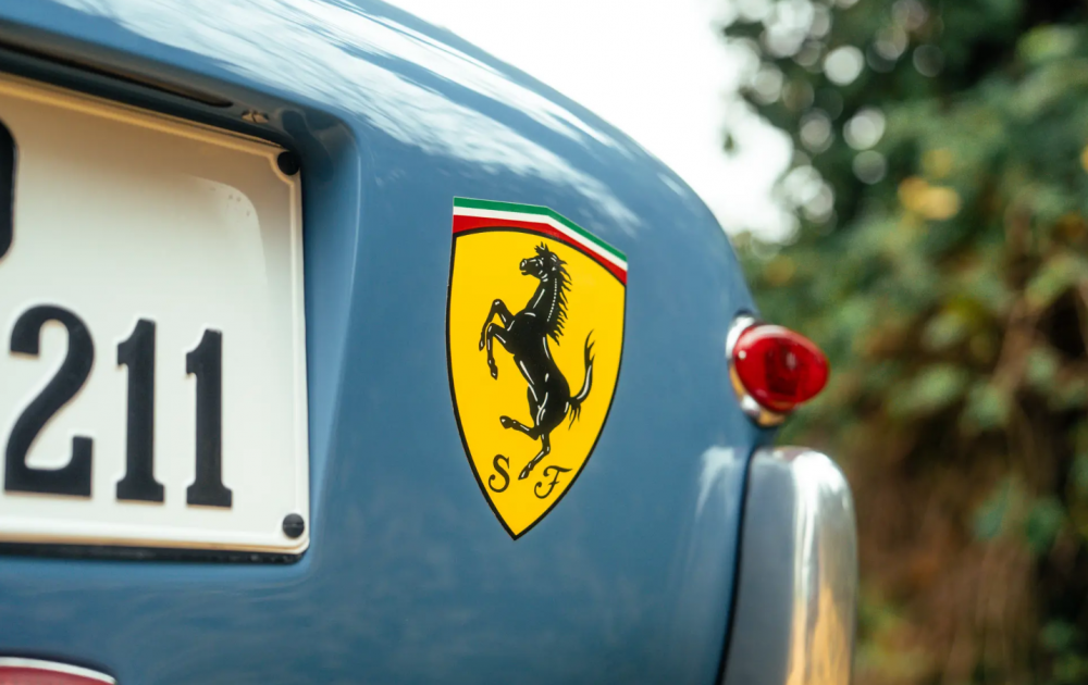 Legendární Ferrari 250 GT LWB Berlinetta jde do dražby. Cena? 11,5 milionu liber