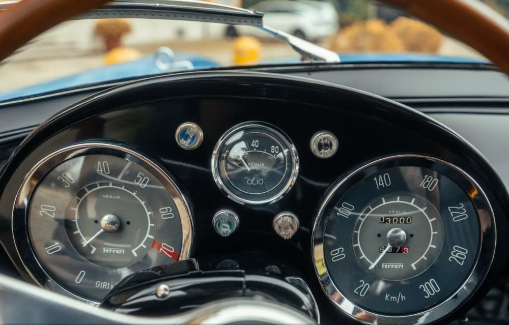 Legendární Ferrari 250 GT LWB Berlinetta jde do dražby. Cena? 11,5 milionu liber