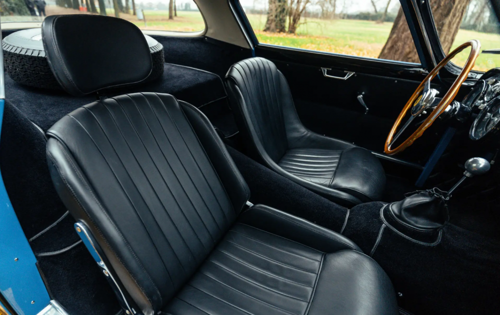 Legendární Ferrari 250 GT LWB Berlinetta jde do dražby. Cena? 11,5 milionu liber