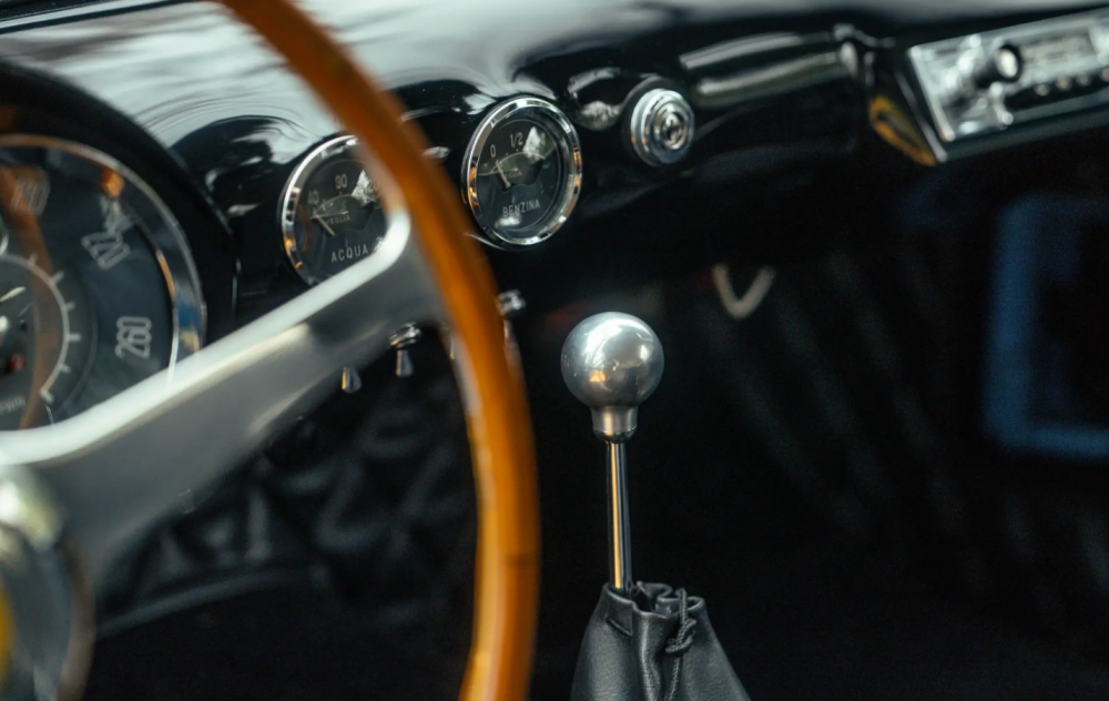 Legendární Ferrari 250 GT LWB Berlinetta jde do dražby. Cena? 11,5 milionu liber