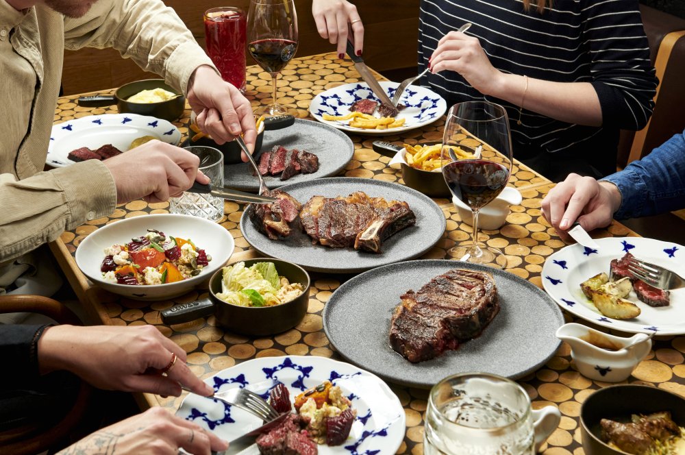 Restaurace dbá na lokální suroviny a pečlivý výběr masa s důrazem na původ a zpracování.