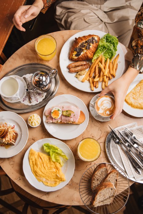 Café Savoy je známá především jako luxusní snídaňové a brunchové místo.