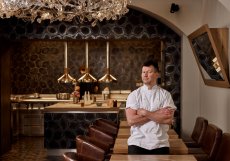 Její chef patron Oldřich Sahajdák byl zároveň vyhlášen Šéfkuchařem roku. „Mám z tohoto ocenění velkou radost. Je to dobrá zpráva i pro spolek Nová česká, který podporuje a propaguje českou kuchyni. Rozhodně to ale nevnímám jako individuální cenu. Je to uznání práce celého týmu z Haštalské,“ říká Sahajdák.