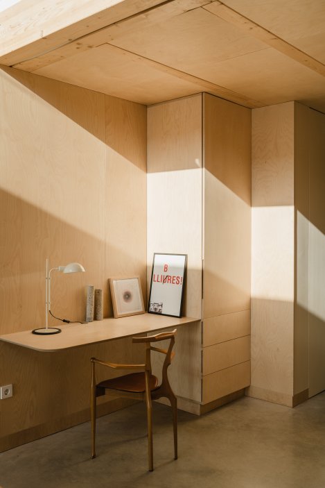 Casa Al Pradet ukazuje, že modulární architektura nemusí být anonymní ani průmyslová. Naopak – může fungovat jako otevřený systém, který propojuje design, výrobu a stavbu do jednoho udržitelného modelu. Modelu, jenž dává smysl nejen architektonicky, ale i ekonomicky.