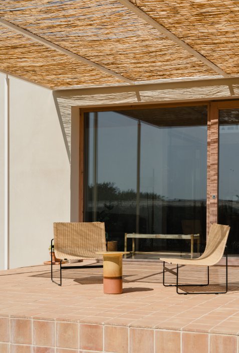 Casa Al Pradet ukazuje, že modulární architektura nemusí být anonymní ani průmyslová. Naopak – může fungovat jako otevřený systém, který propojuje design, výrobu a stavbu do jednoho udržitelného modelu. Modelu, jenž dává smysl nejen architektonicky, ale i ekonomicky.
